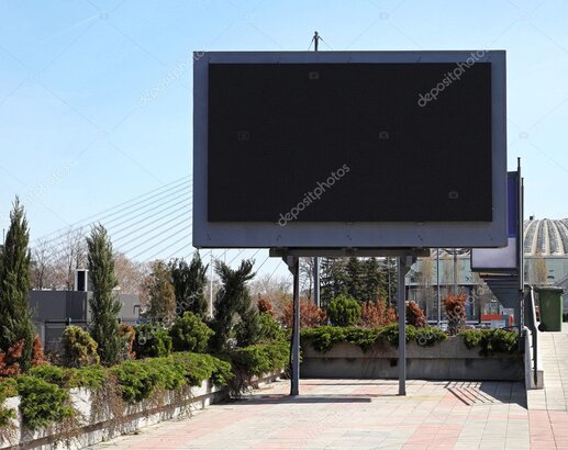 Maxi schermo LED pubblicitario installato su una facciata esterna