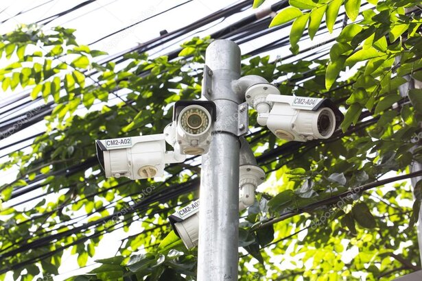 Confronto tra telecamere IP e analogiche su un banco di lavoro