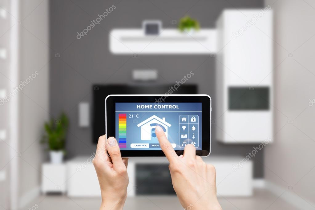 Controllo domotico di luci e serrande tramite smartphone